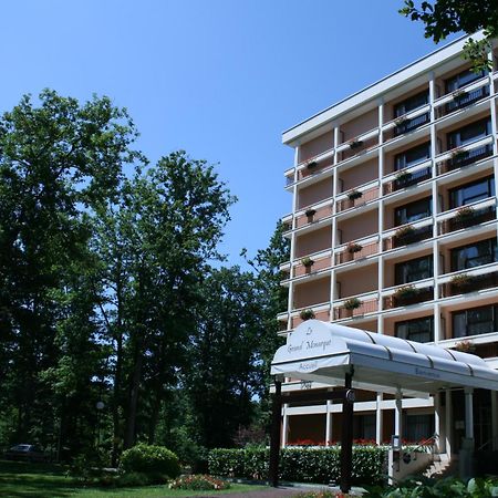 Le Grand Monarque Hotel Melun Exterior foto